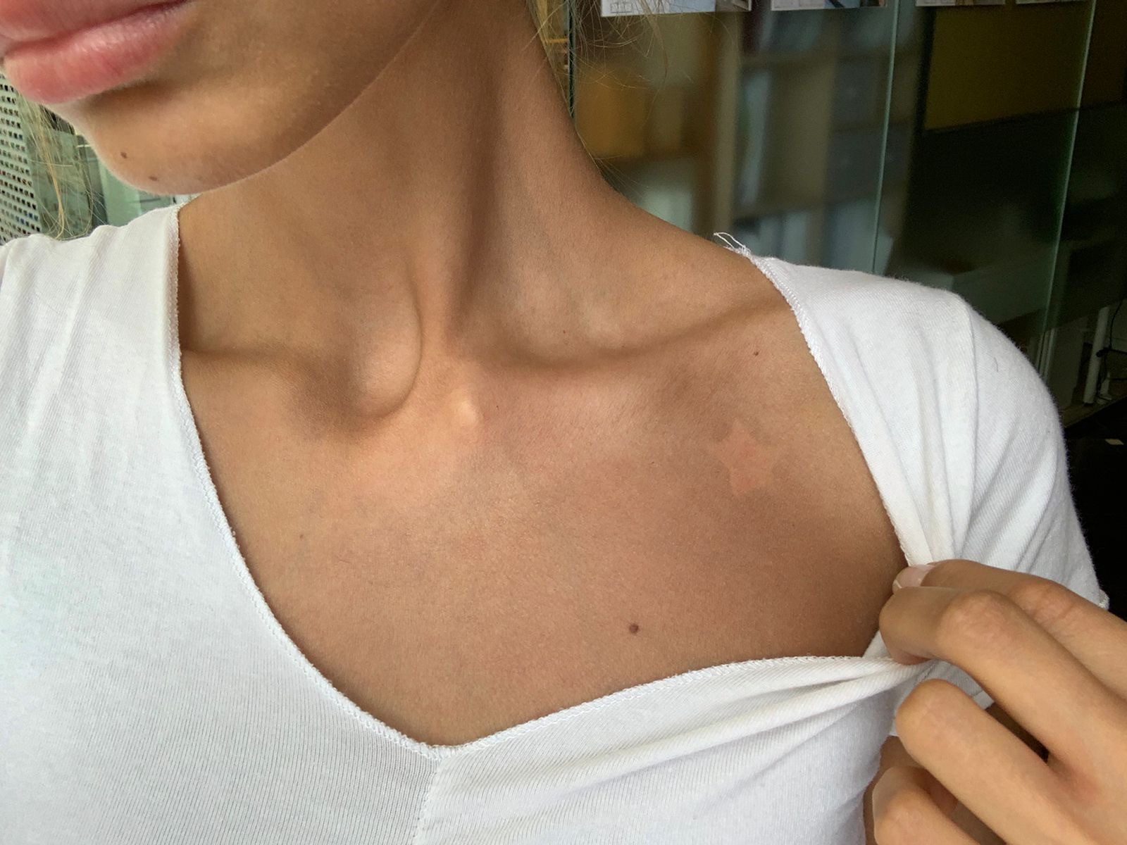 Загорелая девушка