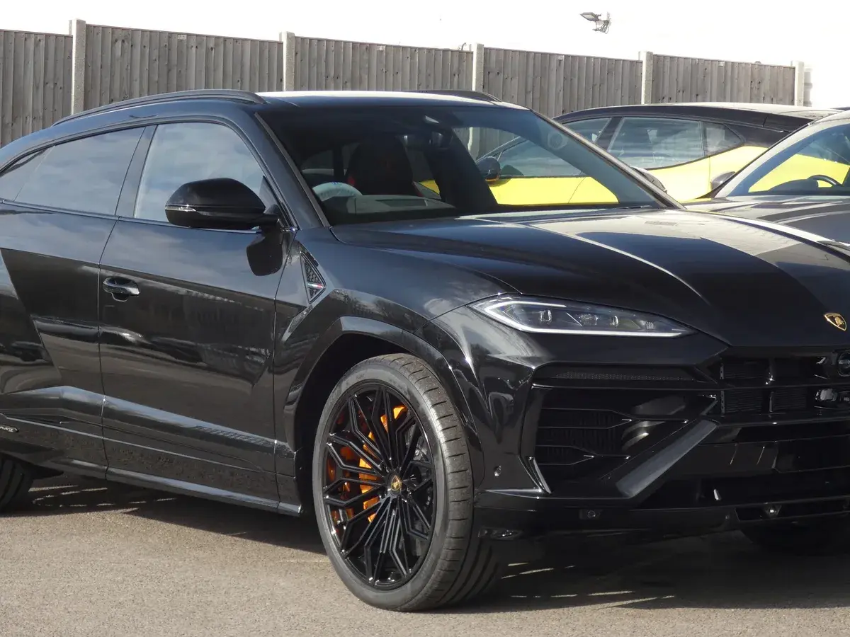 Lamborghini Urus — автомобиль для сравнения комплектаций AutoNDS