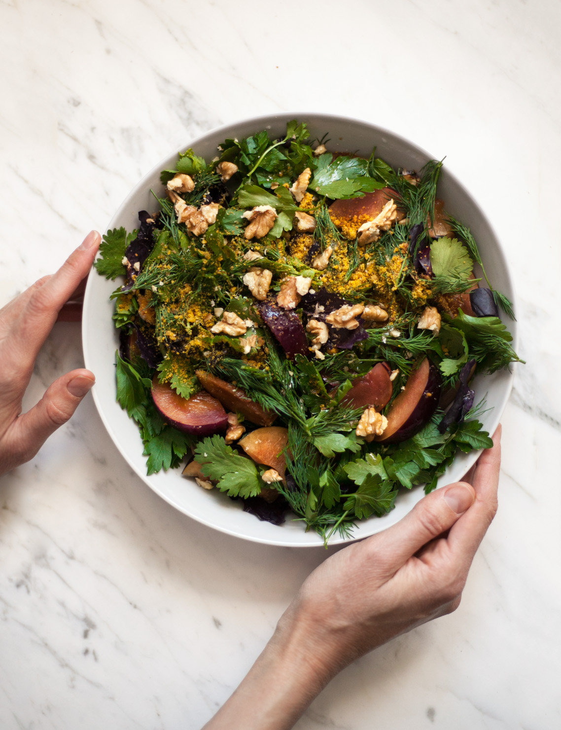🥗 Зеленый салат с грецкими орехами — рецепт с фото