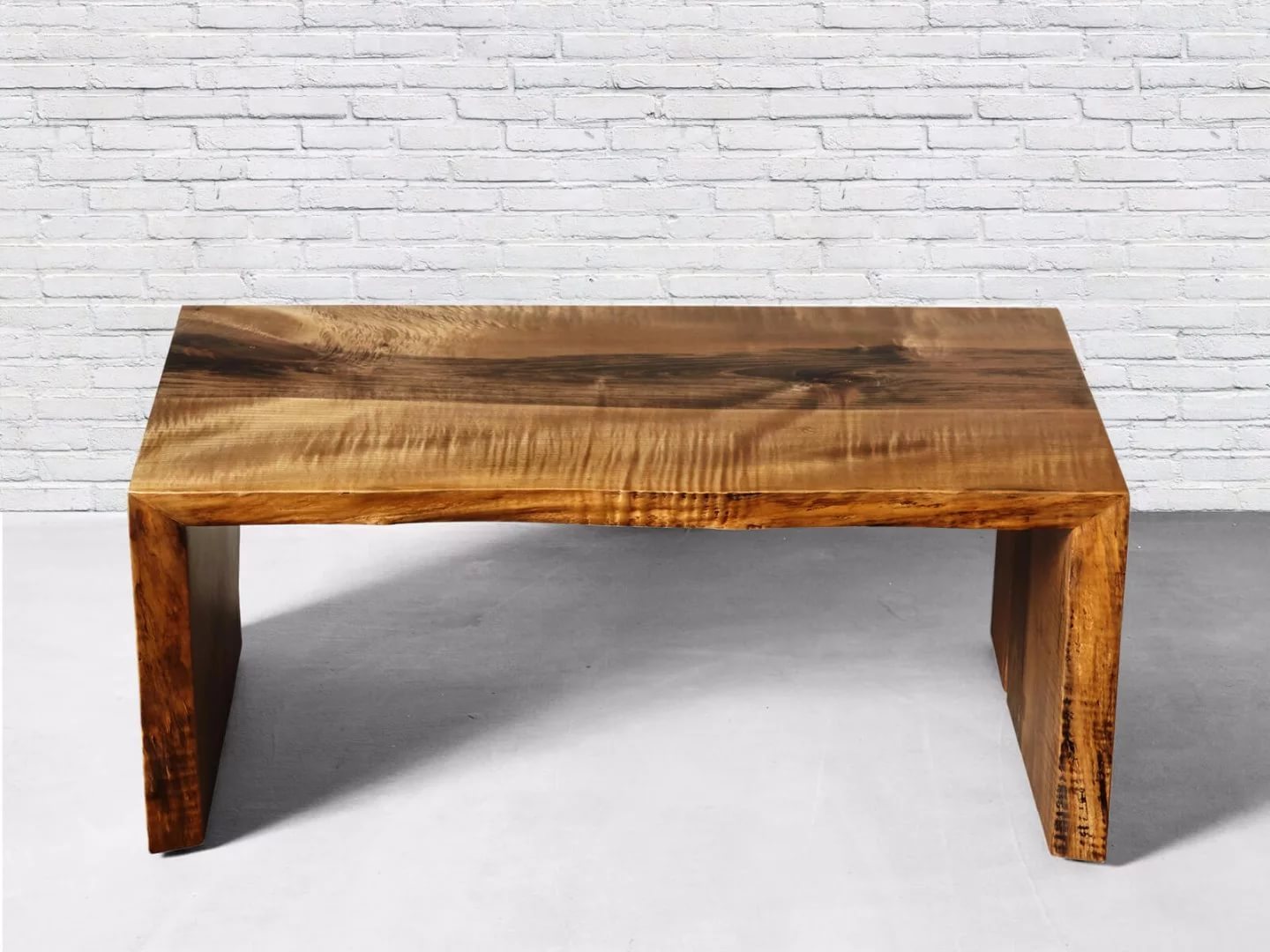 Маленькие деревянные столы в стиле лофт