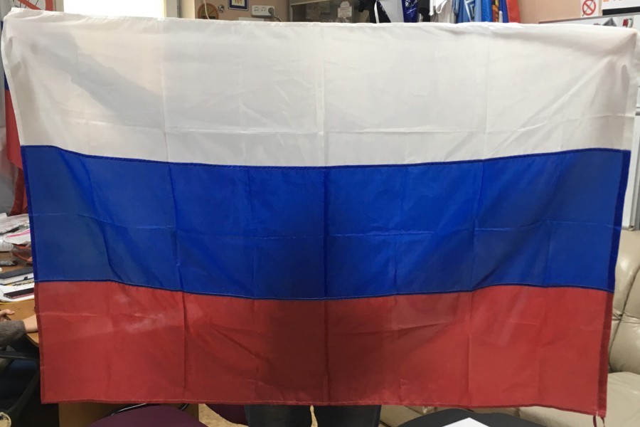 Такое россия купить. Большой флаг России. Ламинированный флаг России. Флаг России стоячий. Флаг России стоит.
