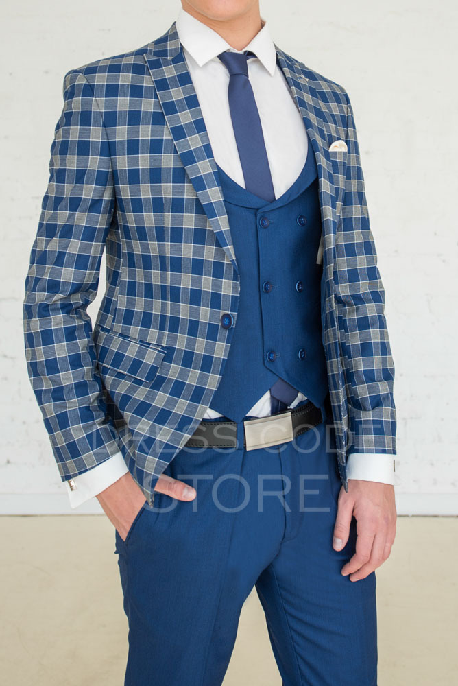 Зеленый костюм тройка. Аренда костюма тройка. Мужчина в костюме руководитель. Костюм тройка в клеточку. Аренда костюма тройка.