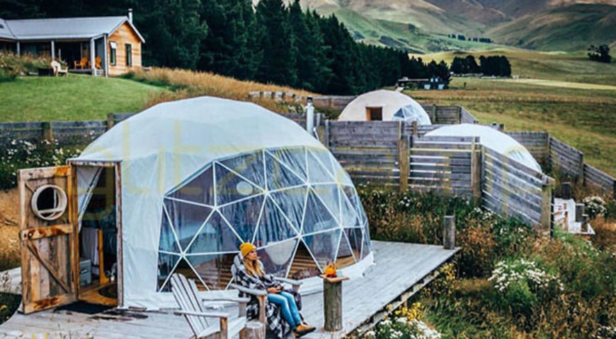 На какой земле строить глэмпинг. Глэмпинг переславль залесский. Гефест геокупол. Палатка глэмпинг фэмили. Геокупол алтай тент.