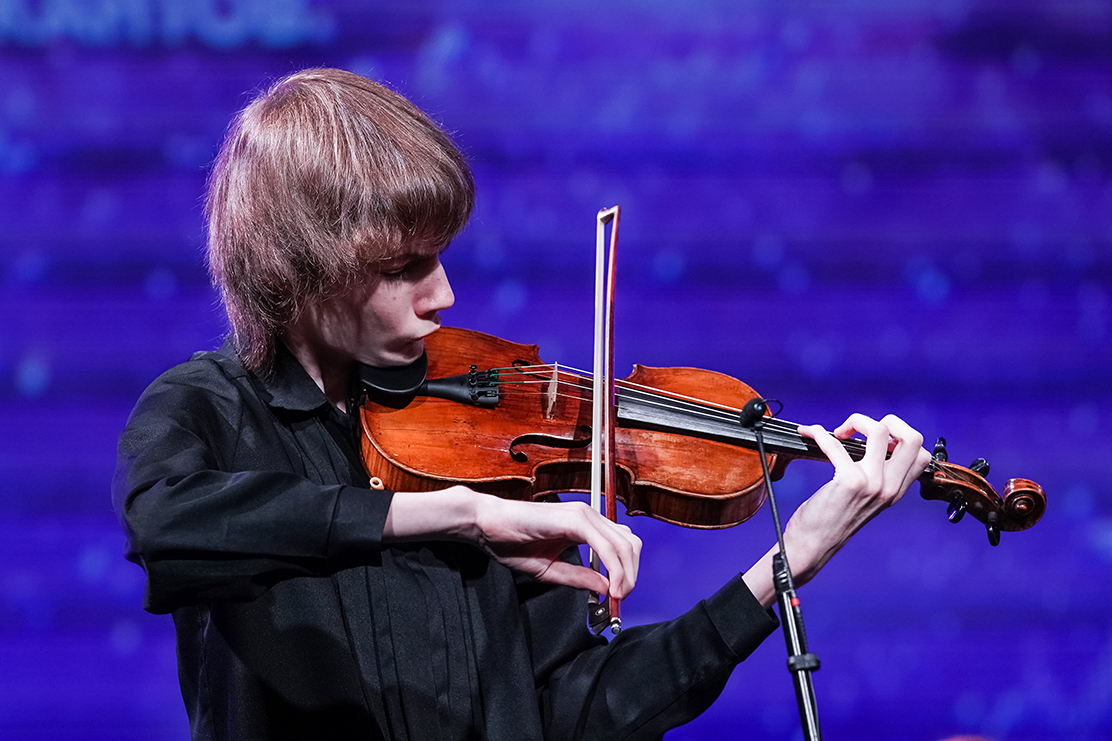 Музыкальная палитра. Кристина казанкина виолончель. Жюри конкурса созвездие струнные. Музыкальный конкурс юных исполнителей. Музыкальный конкурс юных исполнителей.