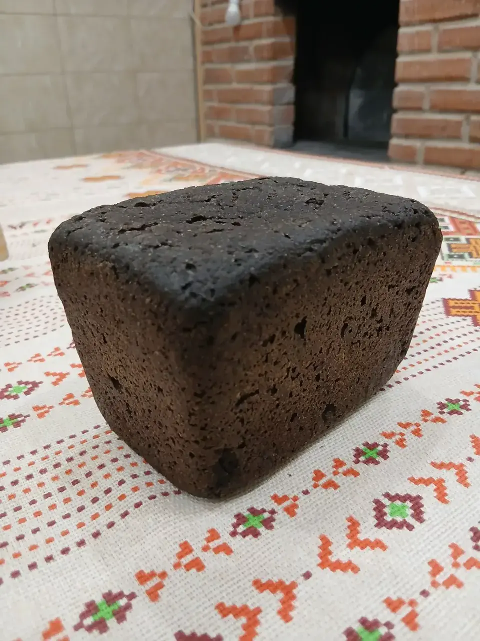«Блокадный хлеб» — буханка у печи