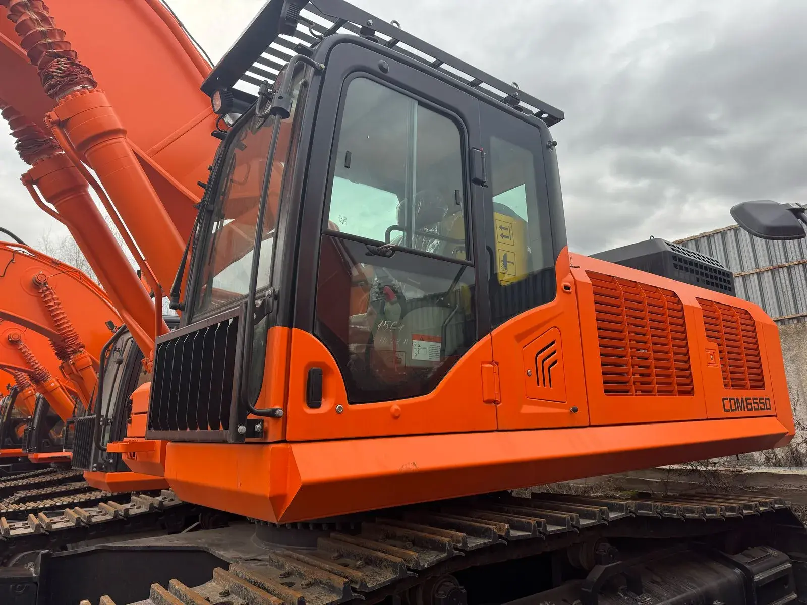 Гусеничный экскаватор LONKING CDM 6550