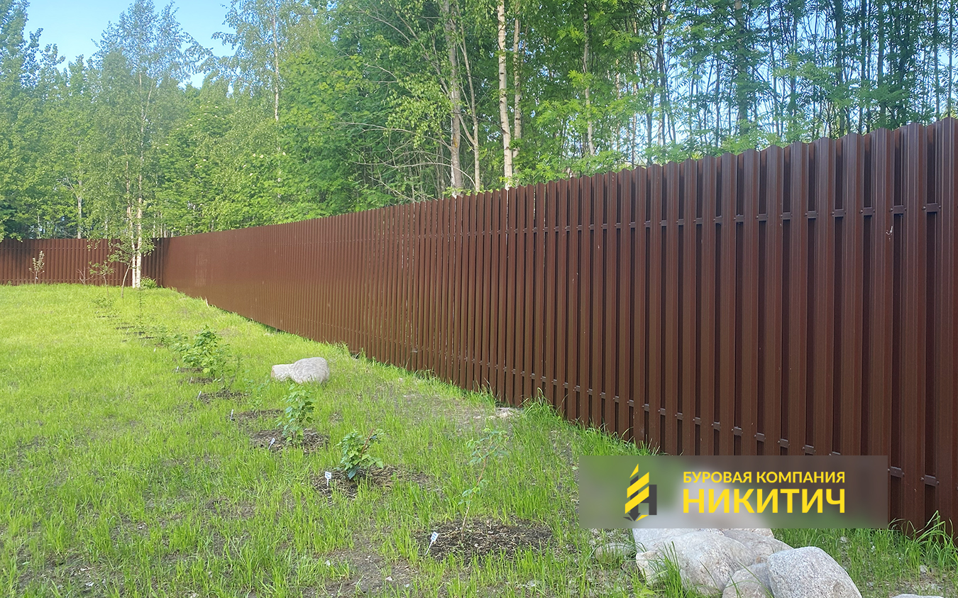 Установка забора из штакетника