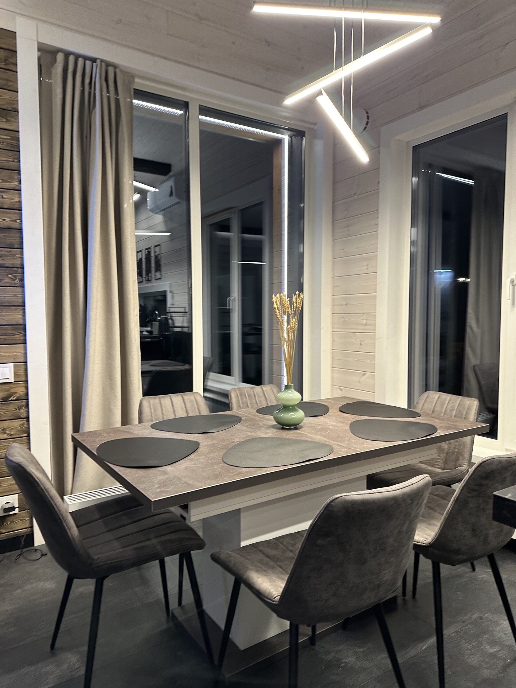Большой дом Flat House — интерьер и территория