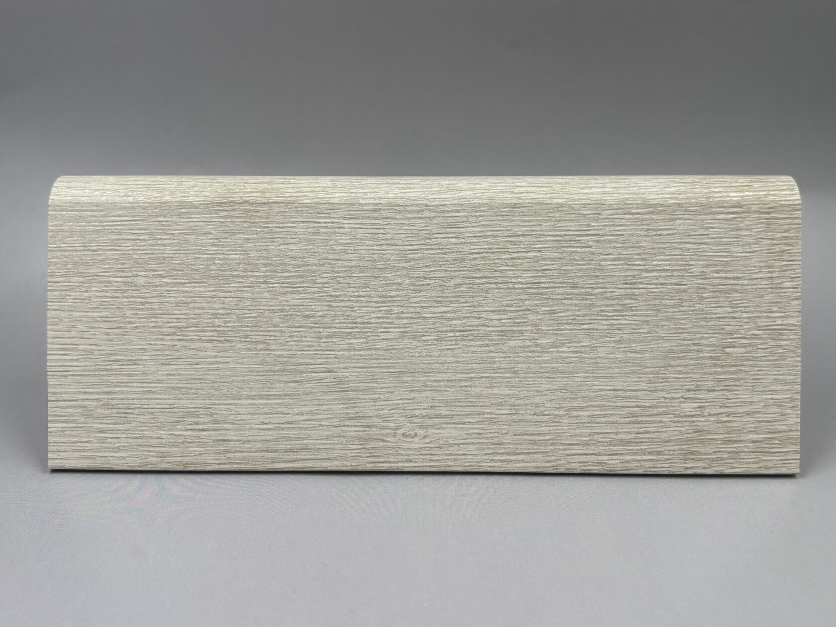 Плинтус МДФ под дерево, под дуб для ламината и паркета в Санкт-Петербурге (СПб)