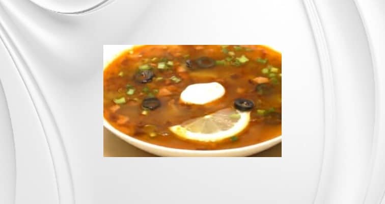 Приготовление солянки с колбасой и картошкой: шаг 11