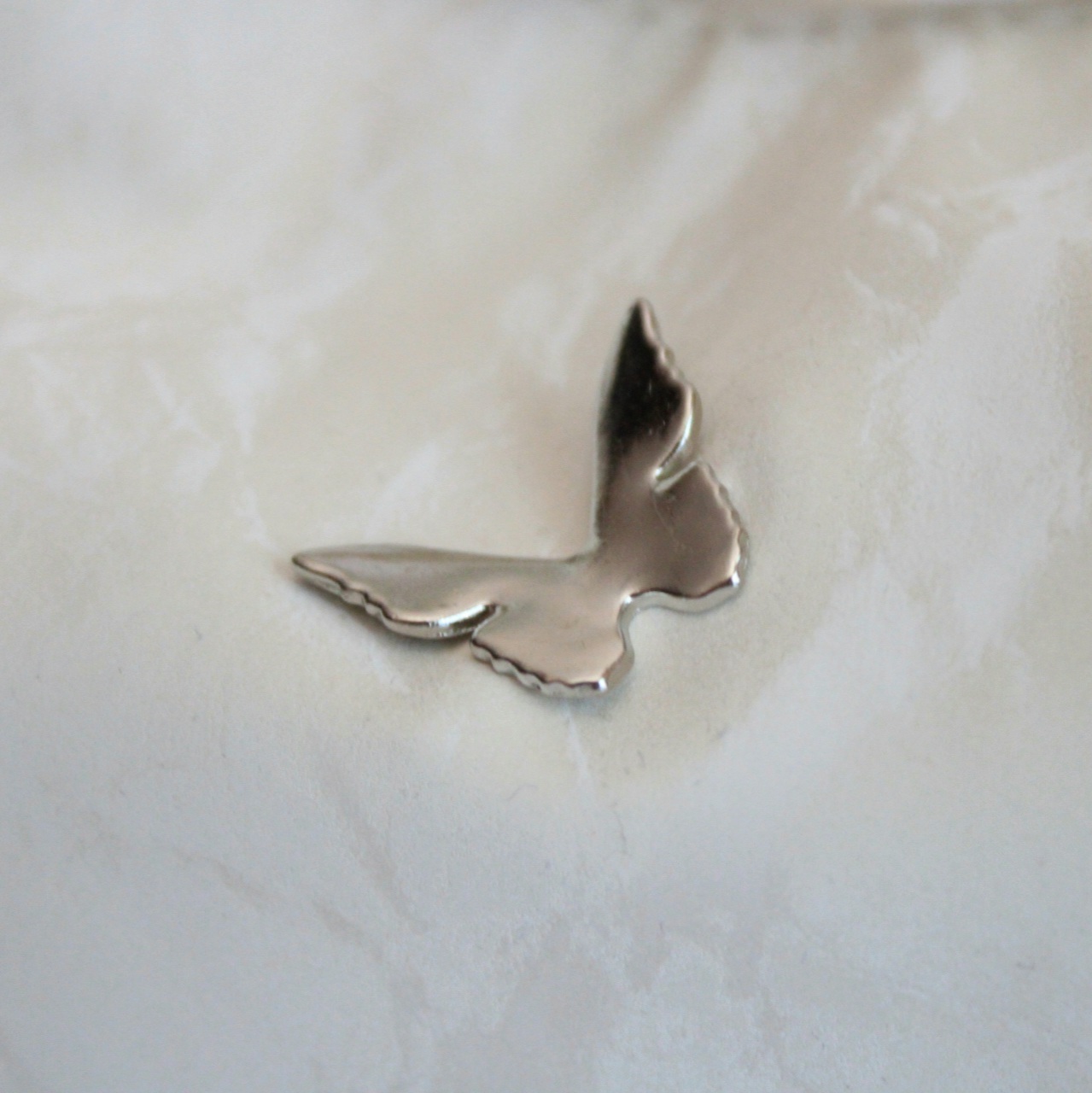 Купить сумку кросс-боди с объемными декоративными бабочками.