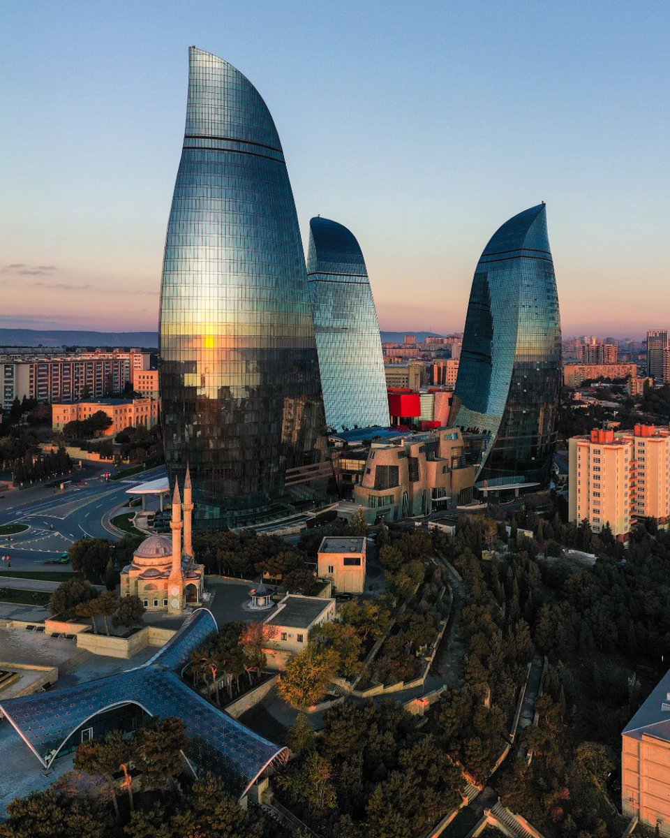 Флейм Тауэр в Баку