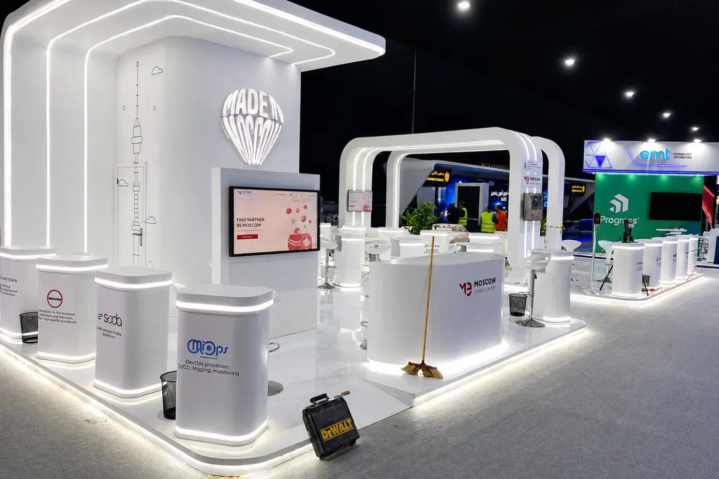 Exhibition stand with product display walls and meeting seating