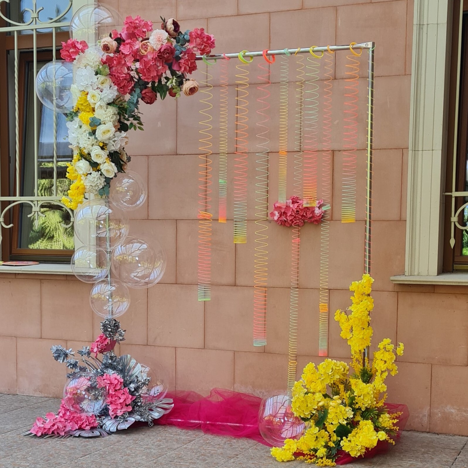 Фотозона яркая с баблсами