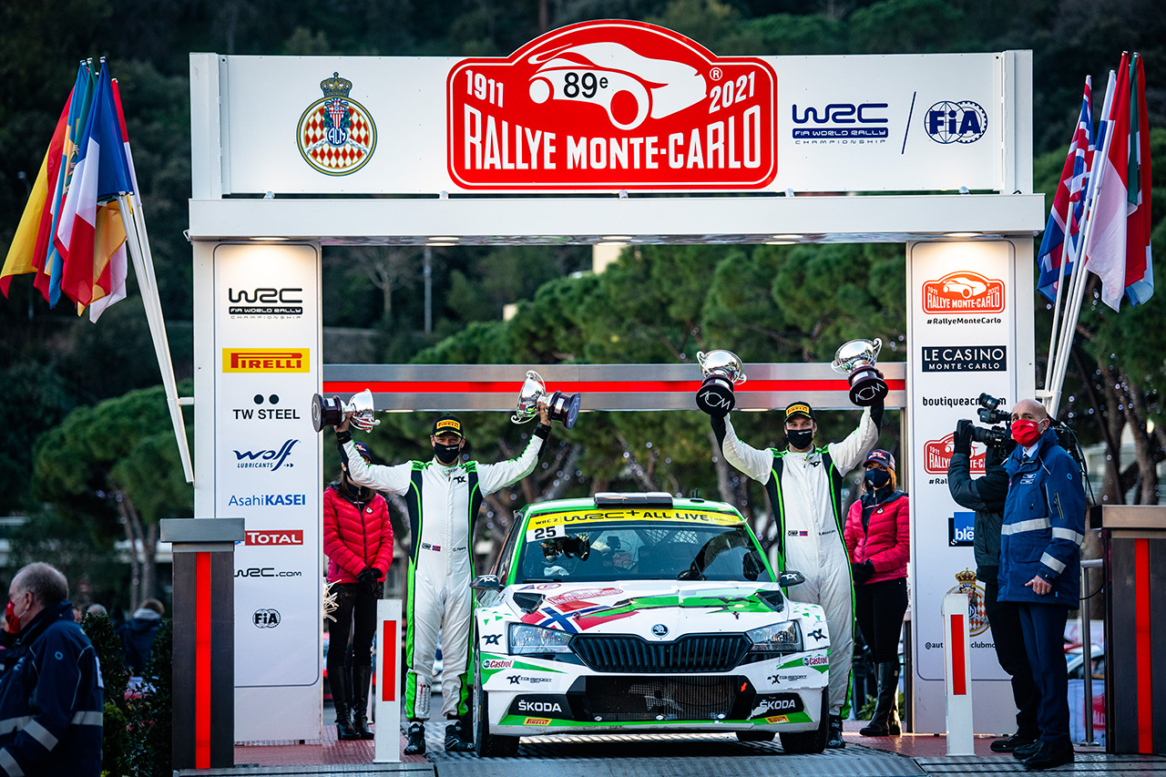Победители ралли Монте-Карло 2021 Андреас Миккельсен и Ула Флёне, Skoda Fabia Rally2 evo