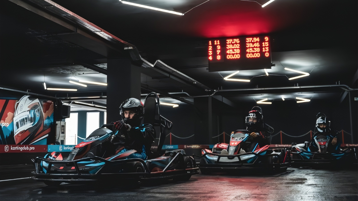 Трое друзей устроили гонку на картинге