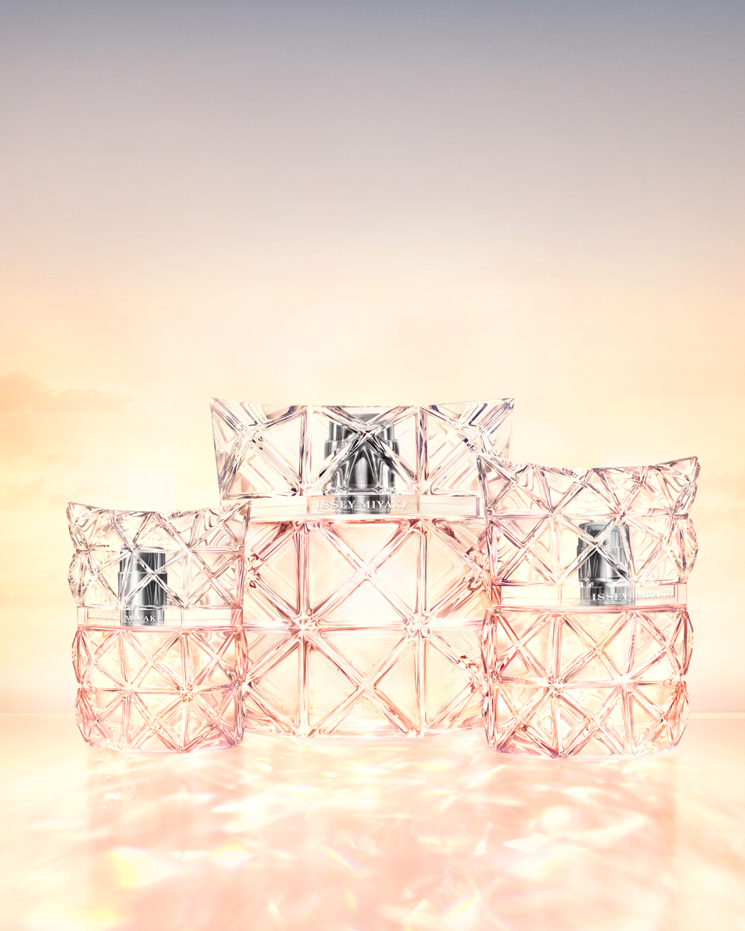 3 парфюма Lumière d’Issey от Issey Miyake на светъл фон