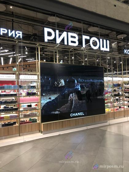 LED-экран в торговом зале магазина