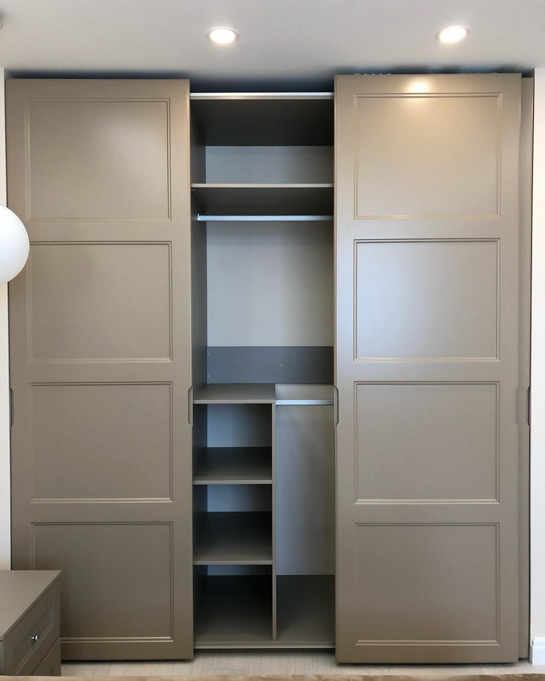 Можно ли преобразовать Распашной шкаф в шкаф-купе?