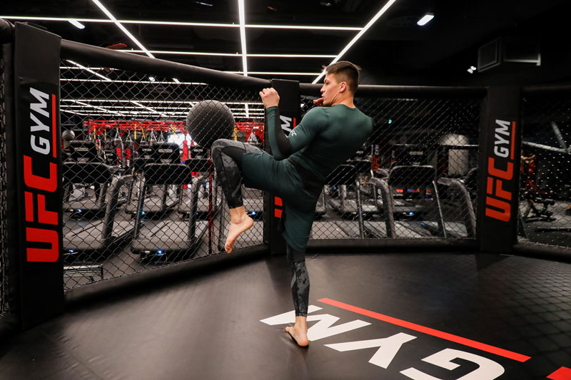 Ufc gym атриум. Юфс Джим Атриум. Юфс Джим Москва. UFC Gym зал.