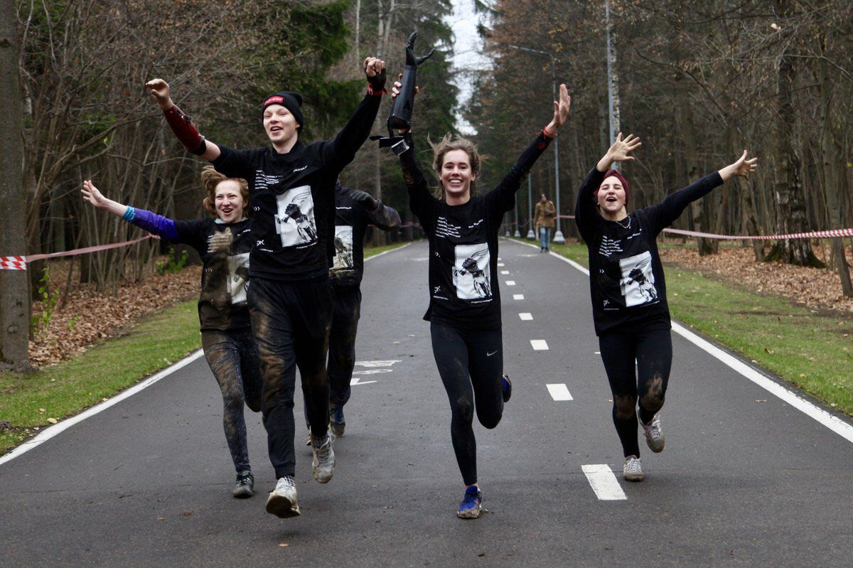 Сайт живу спортом. Живу спортом. Костюм живу спортом.