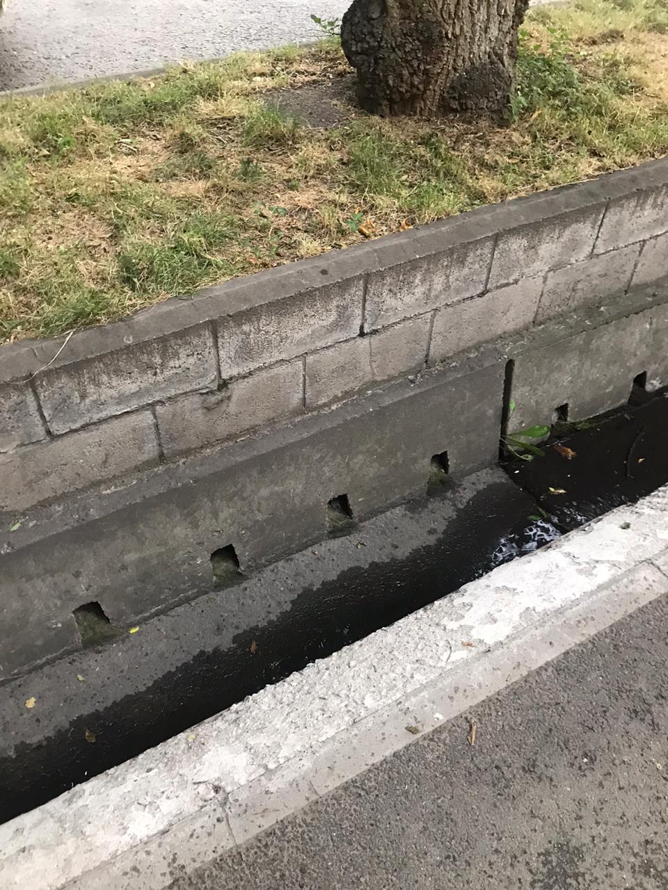 Үстел үстіндегі күйеу мен әйелдің порносы