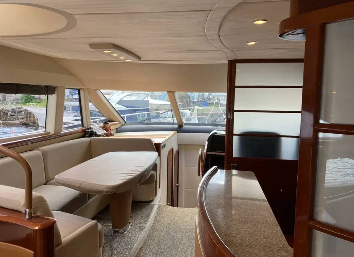 Яхта Princess 68 — фото 3 для аренды в СПб