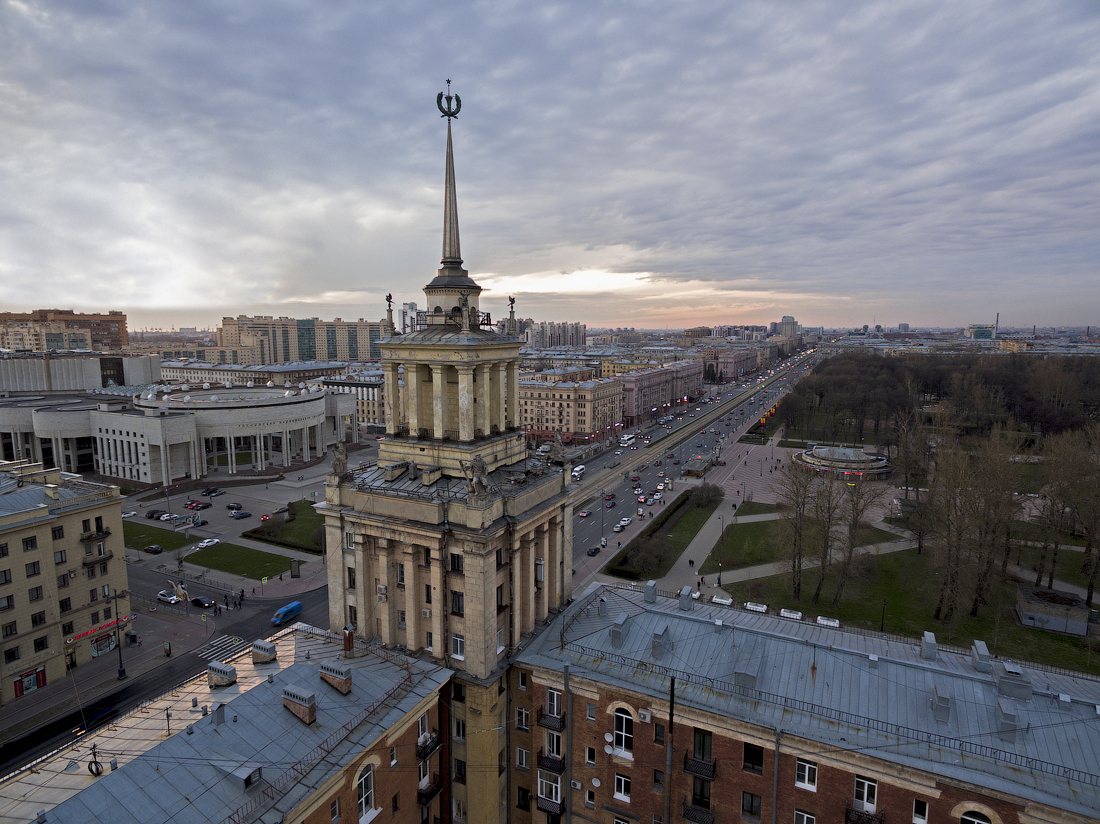 Московская 190. СПБ парк Победы дом со шпилем. Московский проспект 190 Санкт-Петербург. Санкт –Петербург, дом со шпилем на Московском проспекте.. Генеральский дом Санкт-Петербург Московский проспект.