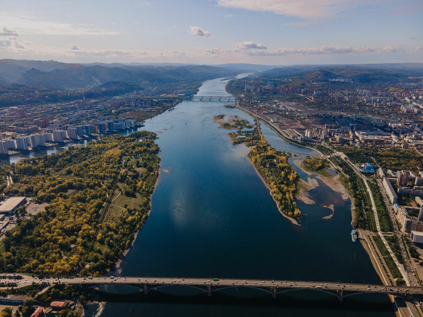 Ночной красноярск центр. Полет над красноярск. Красноярск с высоты птичьего полета. Красноярский край отойдет канаде. Ночной красноярск фото.