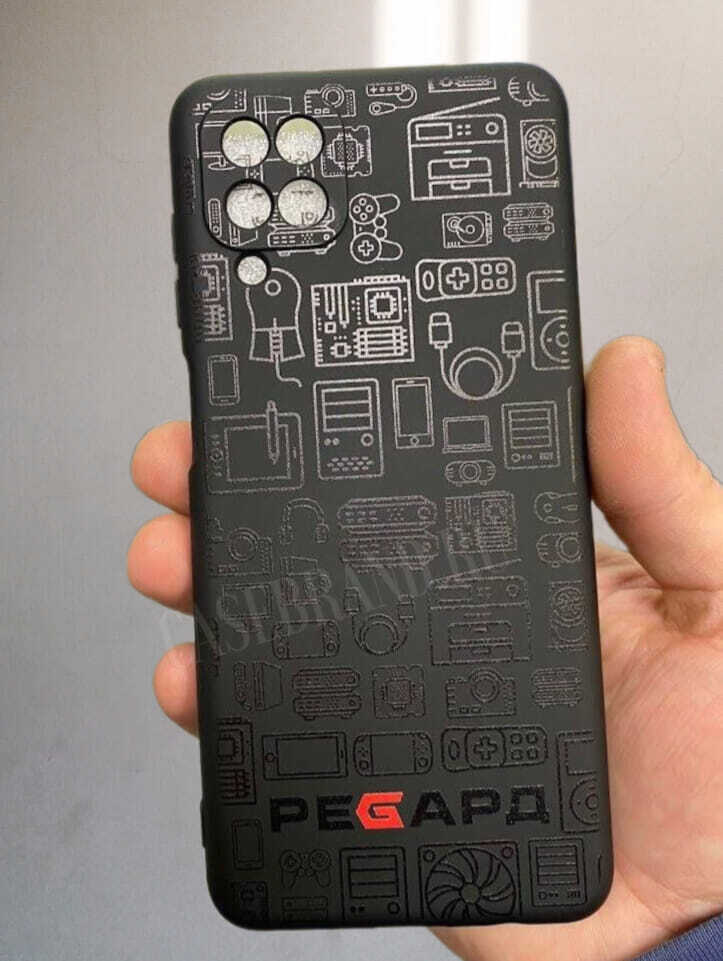Брендированные черные Soft-Touch чехлы для iPhone с нанесением печати логотипа Регард на заказ в Casebrand