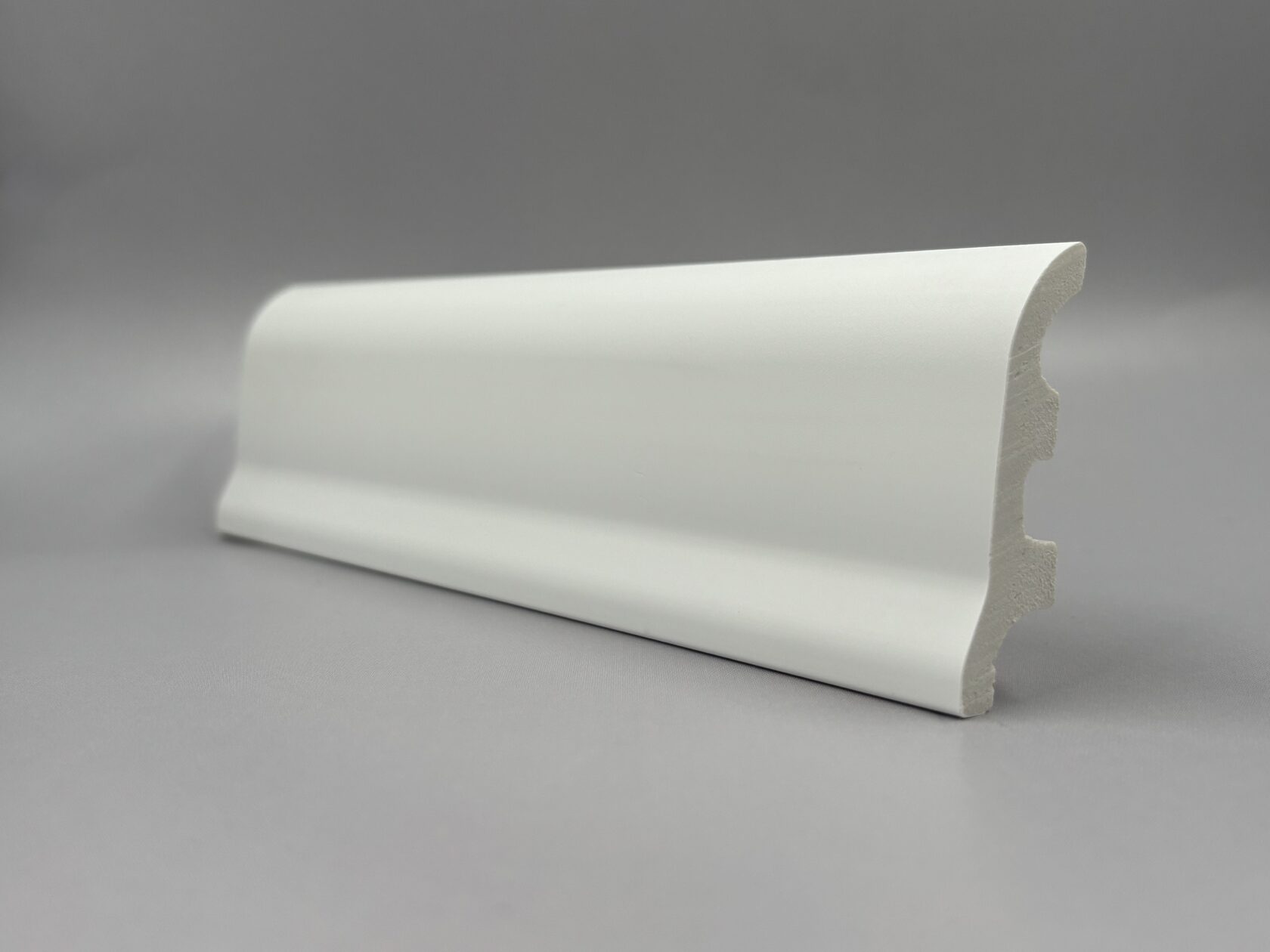 Плинтус влагостойкий для кварц-винила белый под покраску в Санкт-Петербурге (СПб)