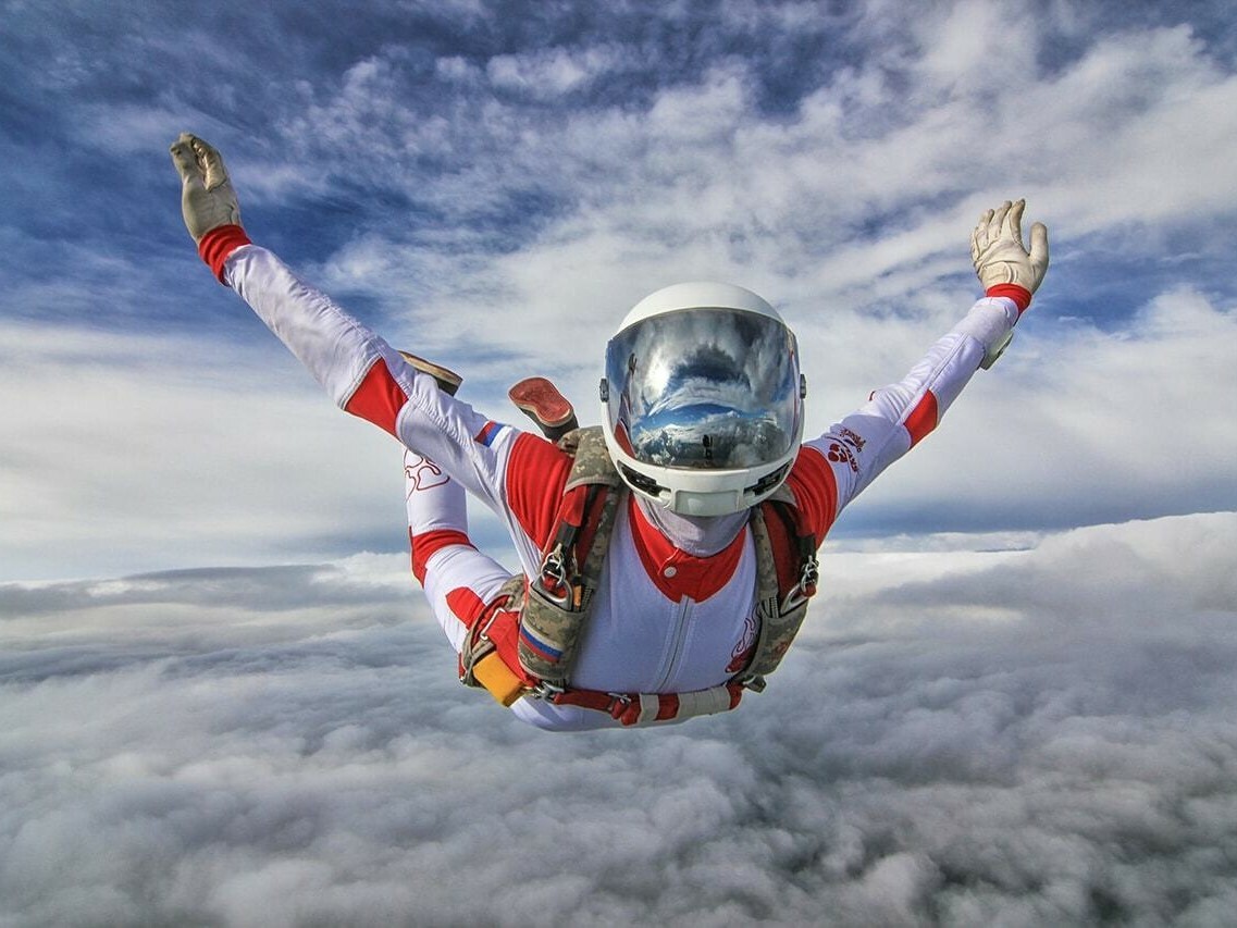 фото нанесения макияжа на лицо девушки 