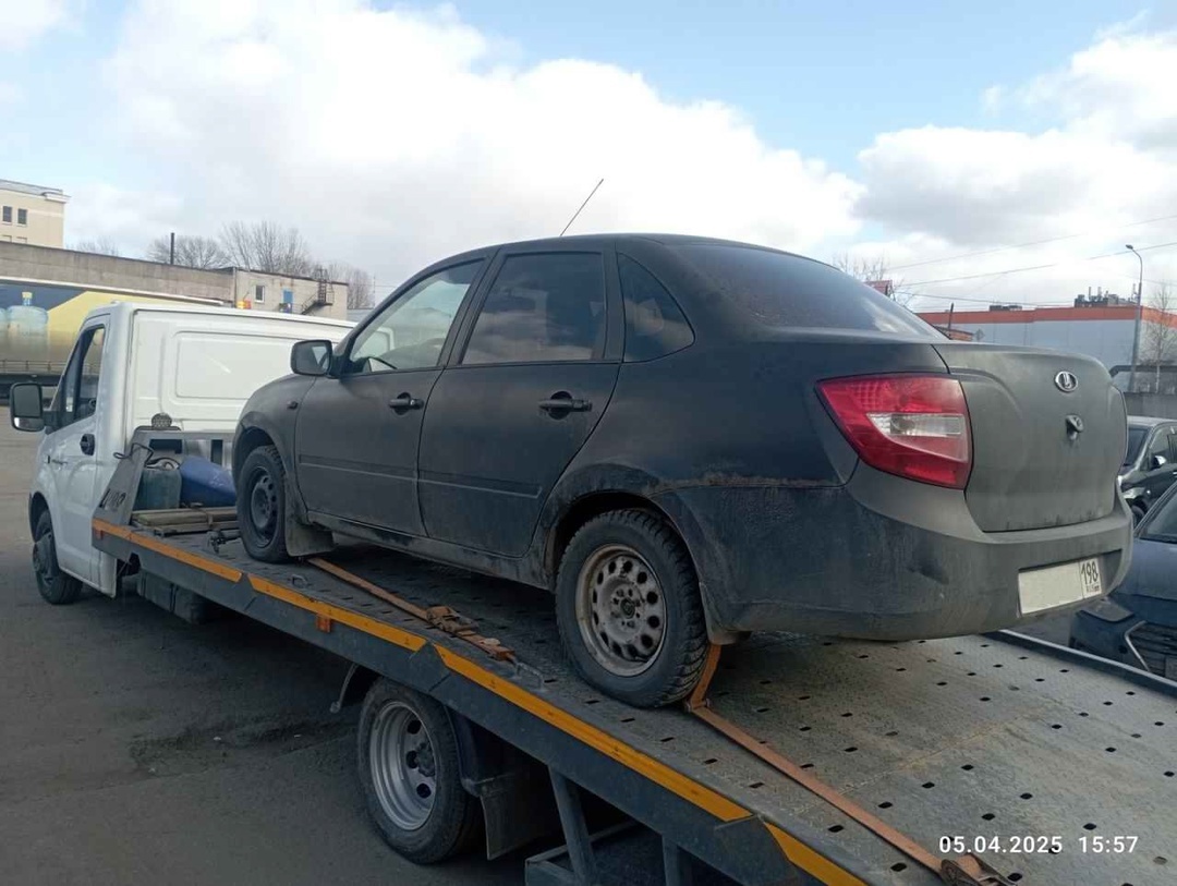 Эвакуация LADA Granta Бармалеева в Петроградском районе Санкт-Петербурга