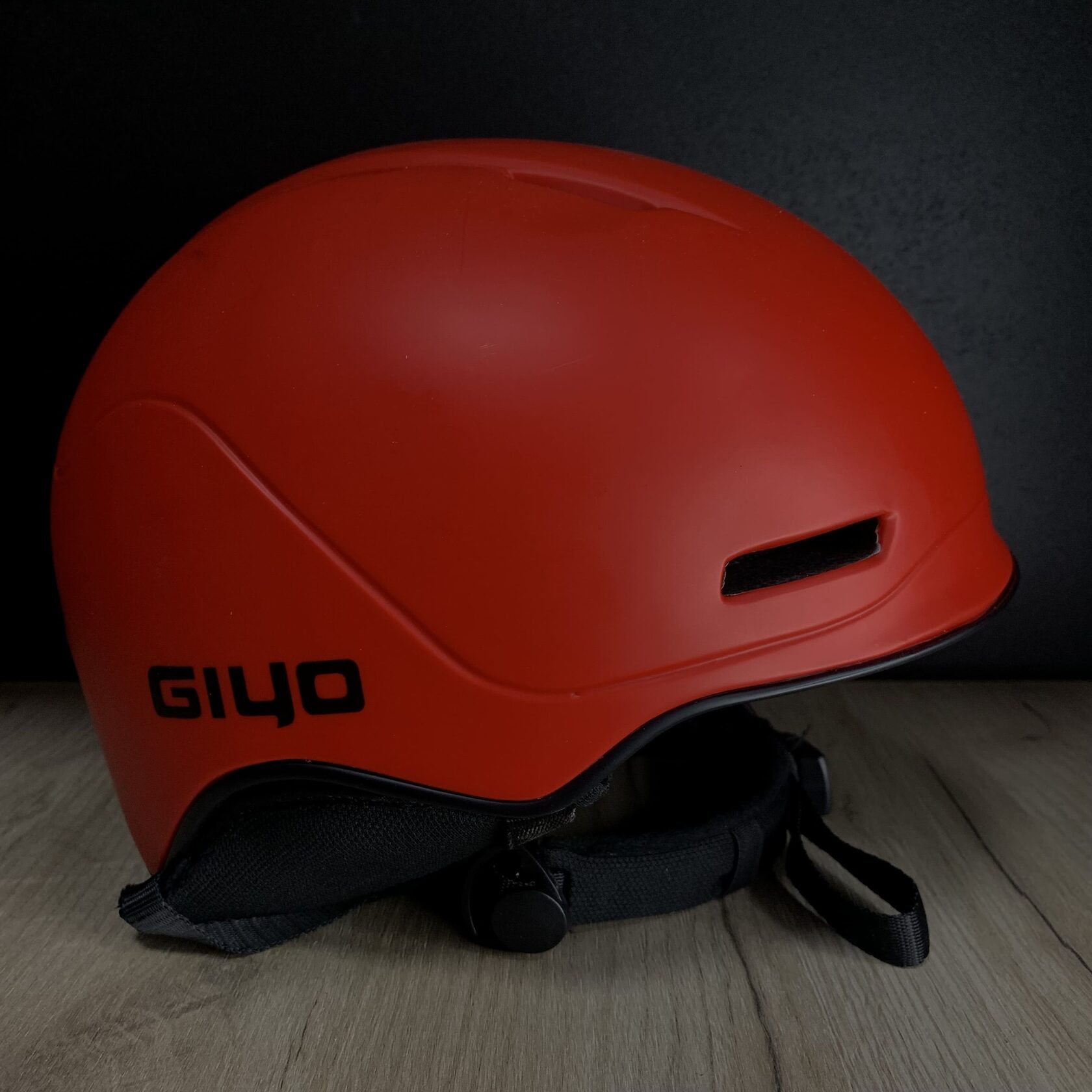 Шлем Giyo, красный - прокат в Омске