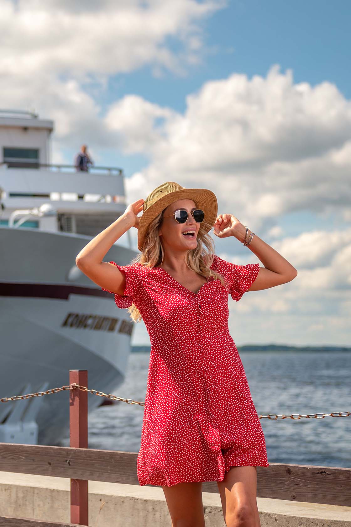 ресторан на теплоходе