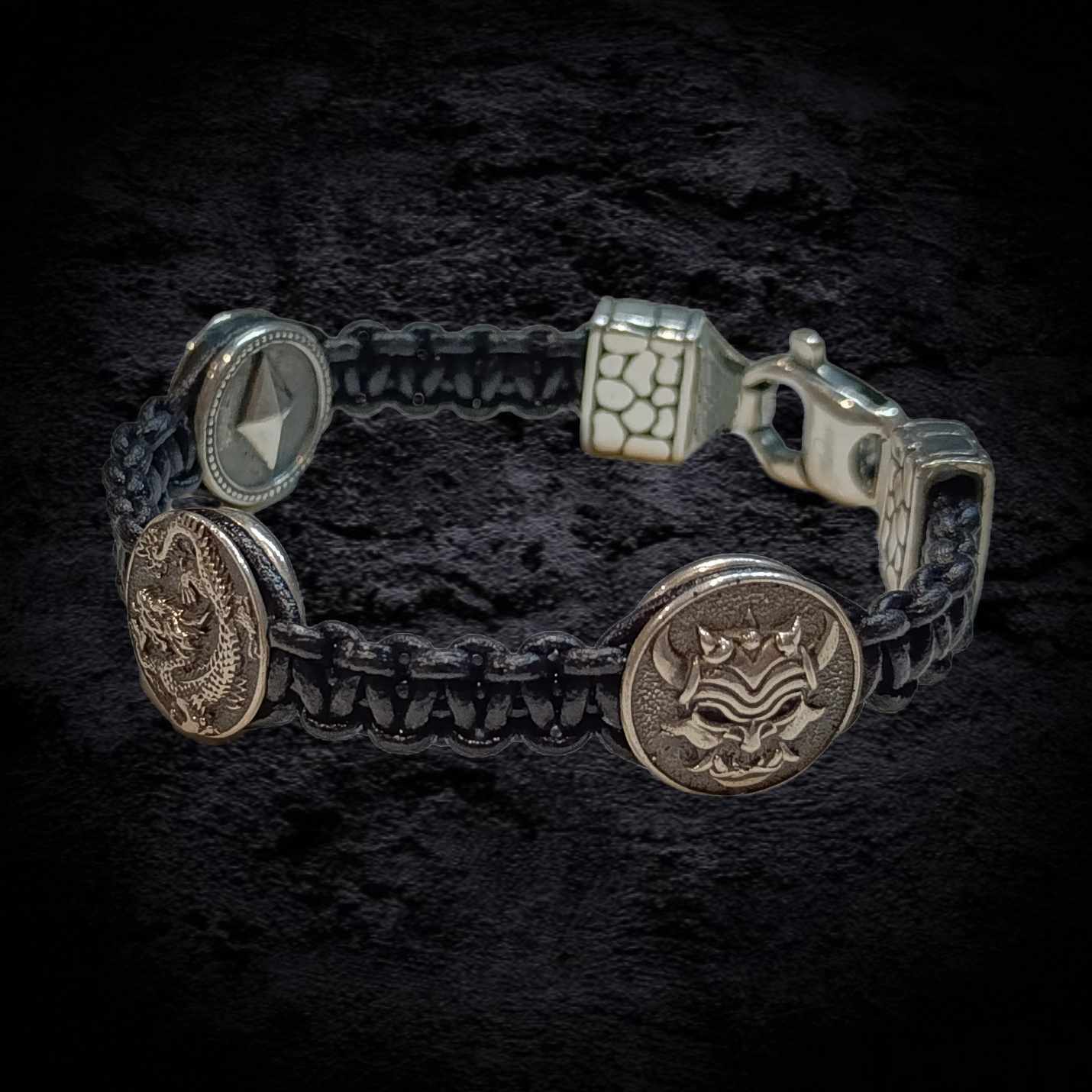 байкерский браслет, тяжёлый мужской браслет, брутальный браслет.