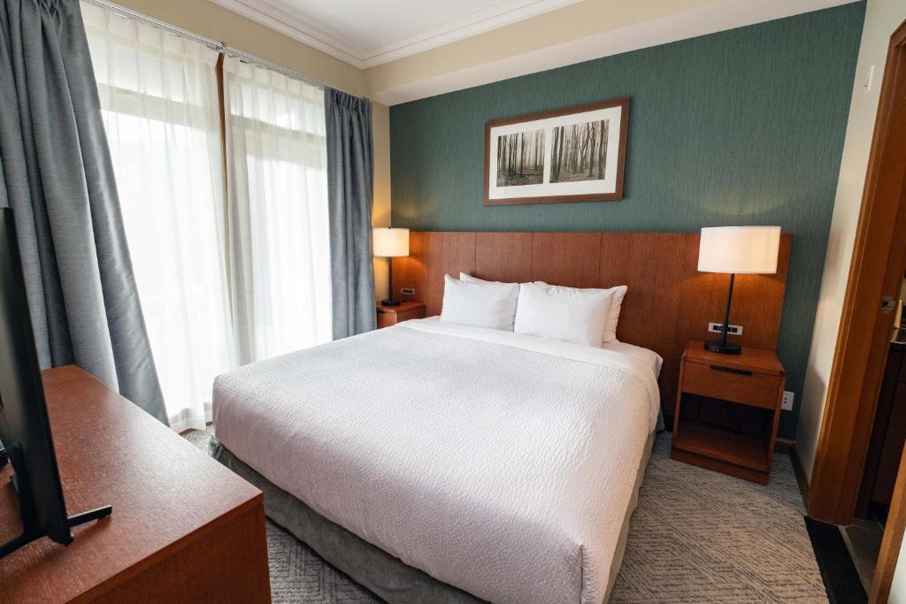 Sutton Place Hotel, Ревелсток