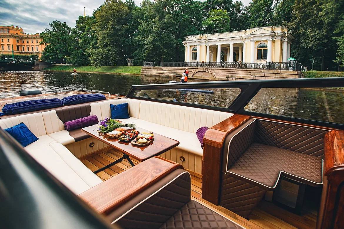 Катер Blueberry — каюта, аренда в СПб