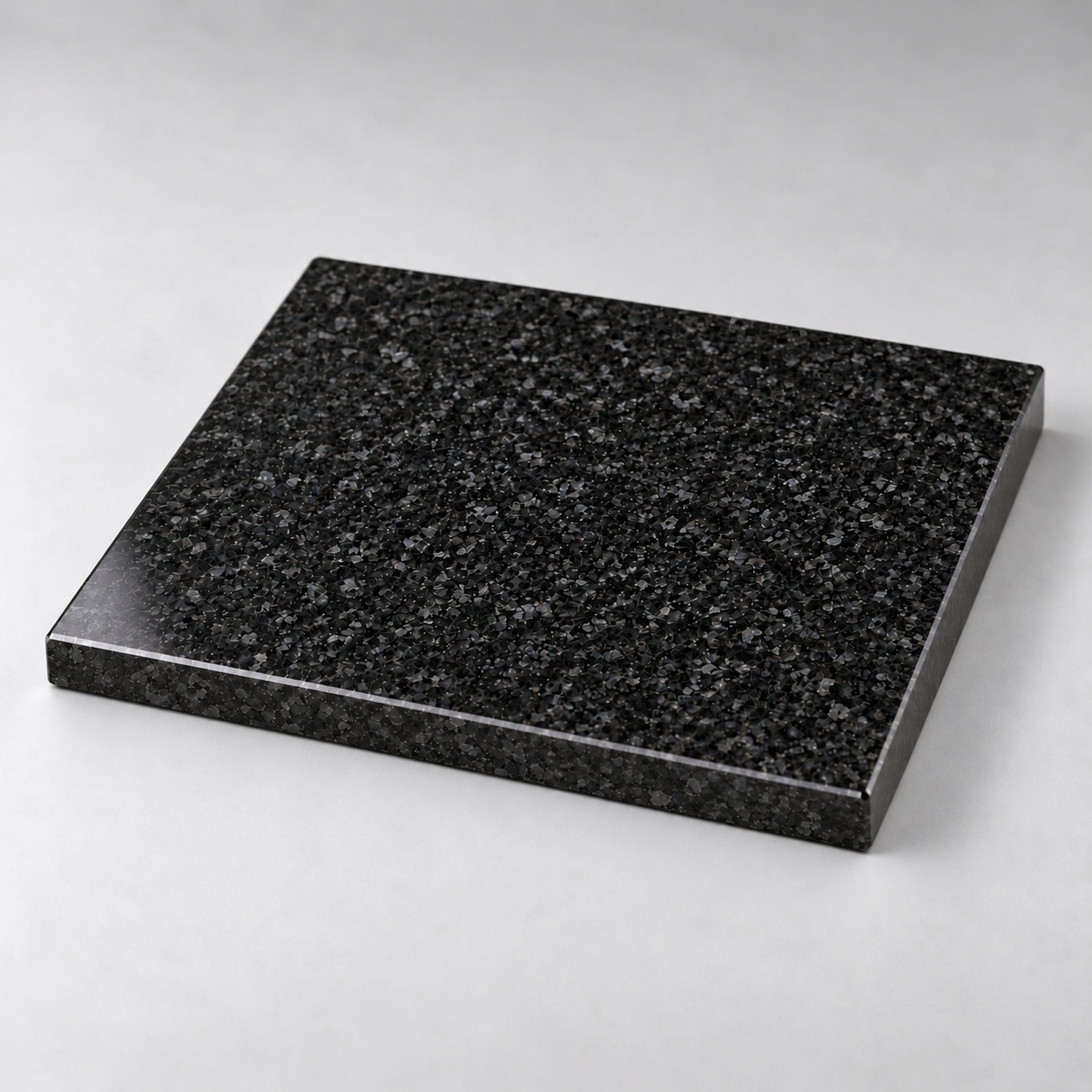 Полированная плита из чёрного гранита габбро 20×20×2 см