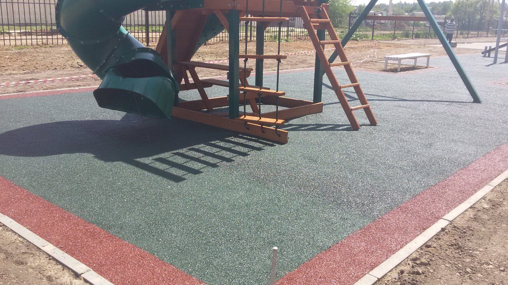 как делается покрытие на детских площадках