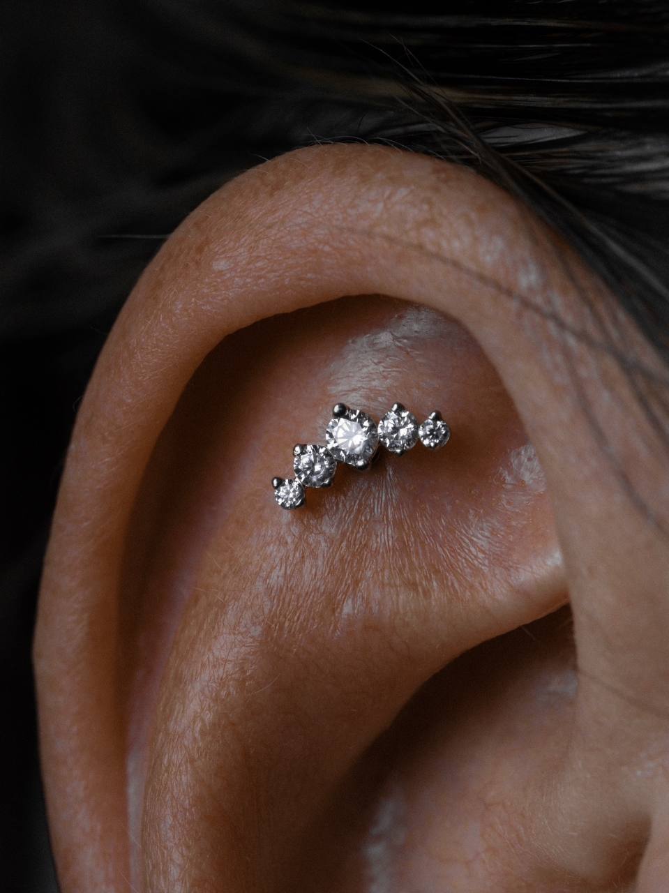 Флэт прокол хряща уха