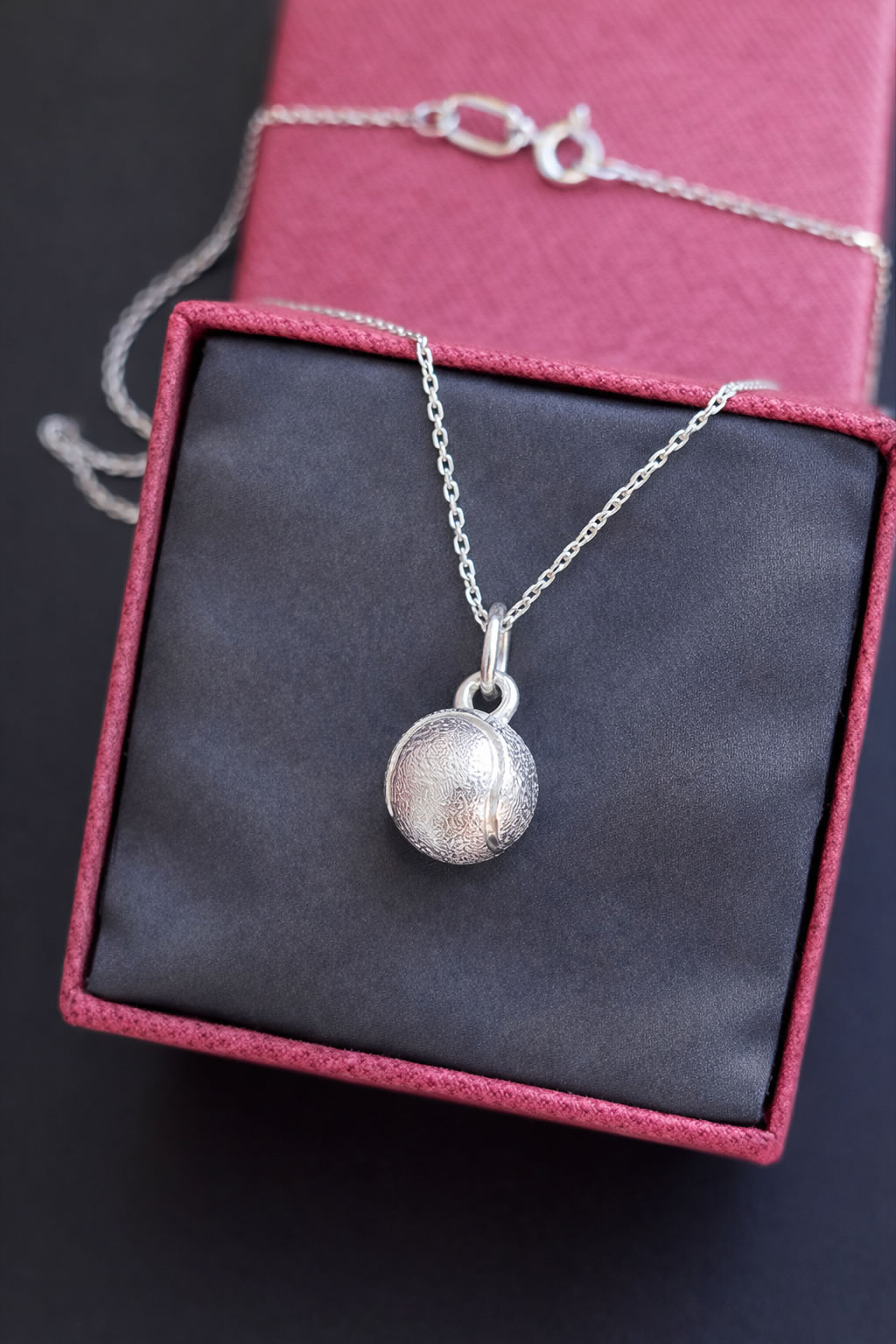 серебряная подвеска теннисный мяч, унисекс, высота 10 мм, родированная