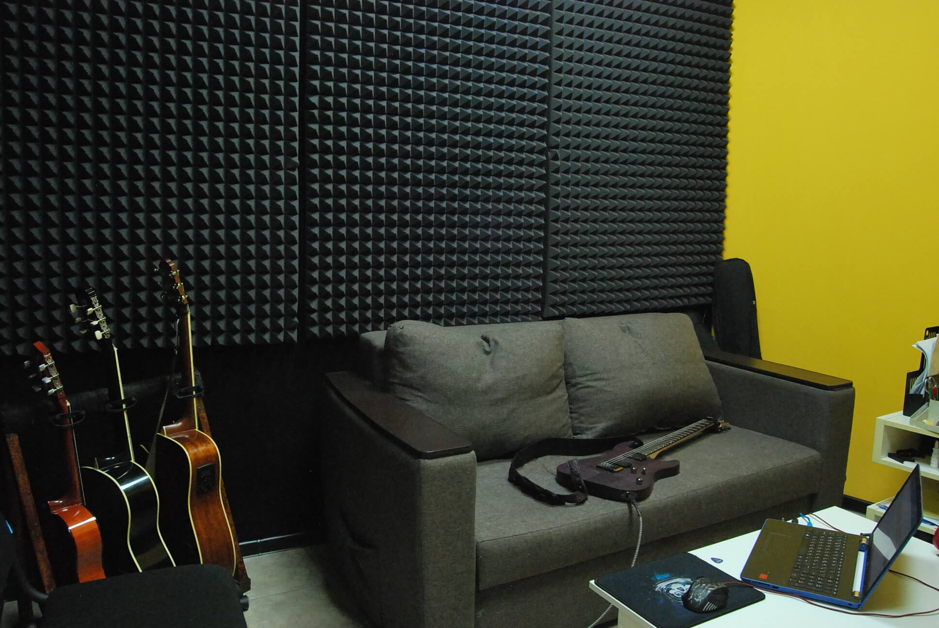 Место для занятия на гитаре 