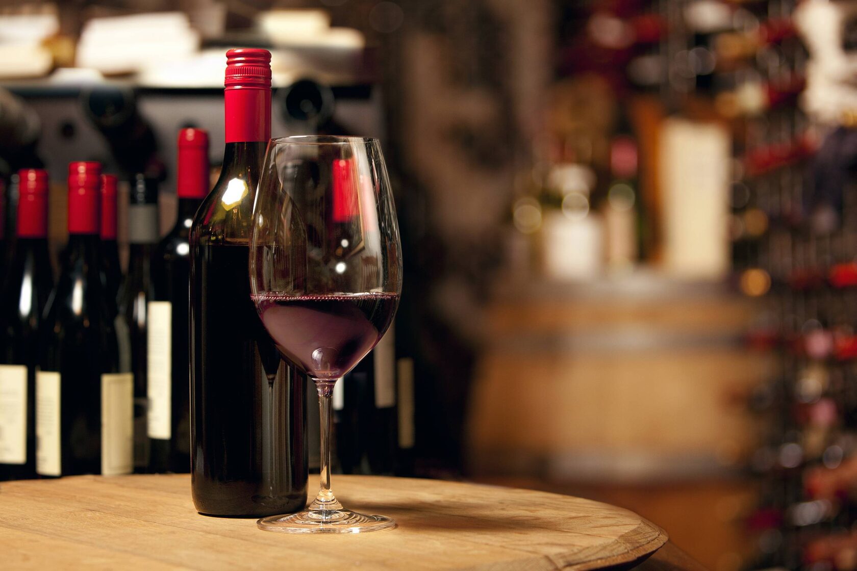 Бутылка вина. Сухое вино. Красивая бутылка вина. The best wine. About wine.