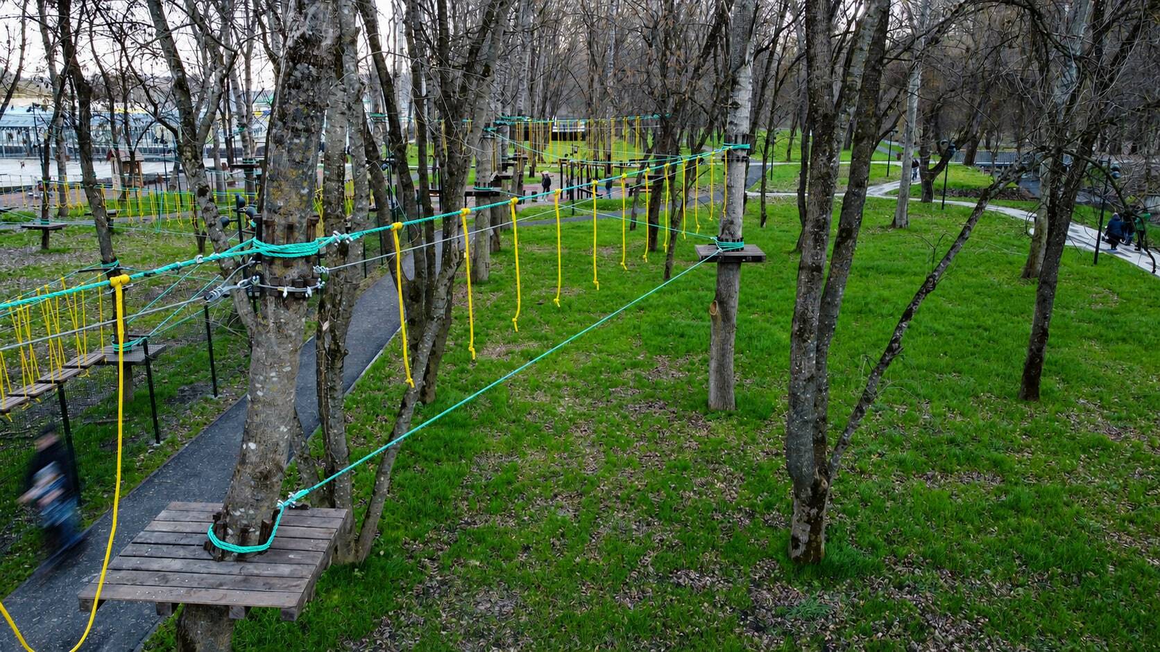 Верёвочный парк на деревьях — фотография 3