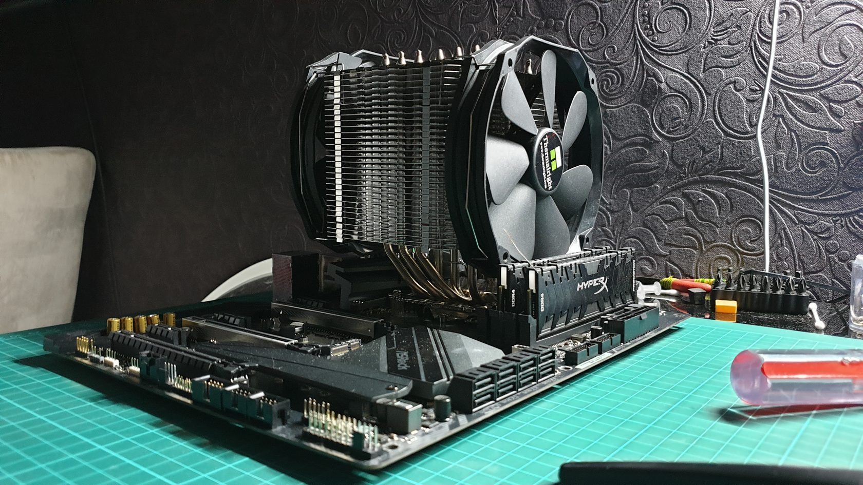 Материнская плата с в сборе в открытом виде