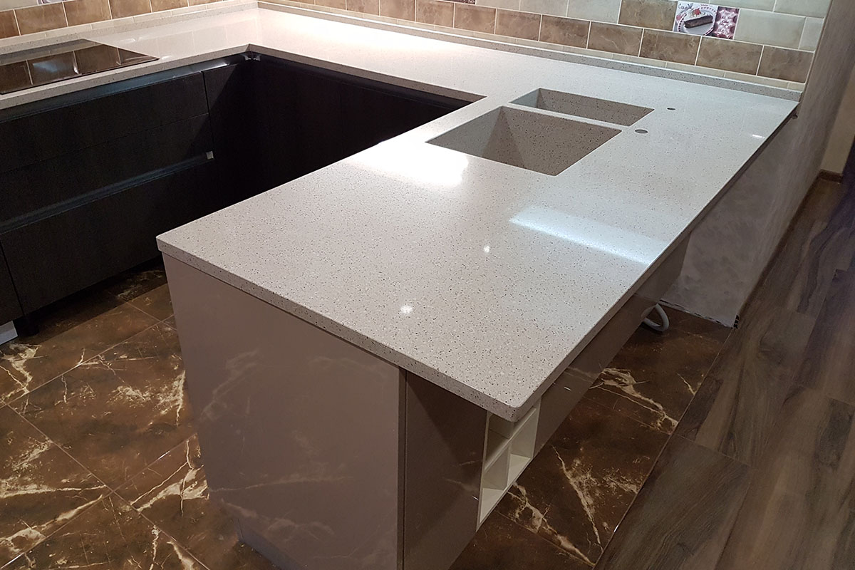 столешница рязань. кварцевый агломерат под мрамор. коелга мрамор слэб.