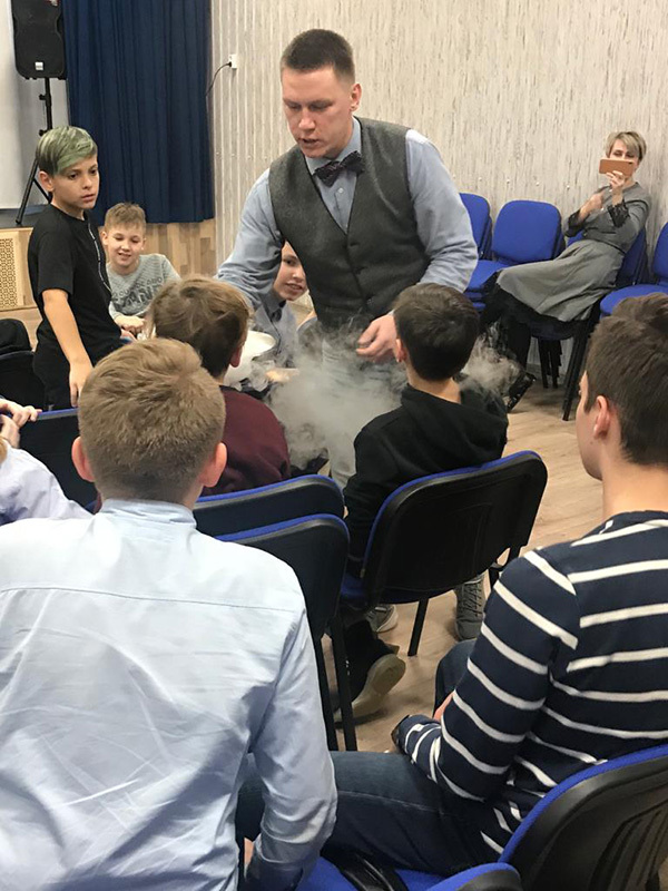 Физико-химическое шоу, приуроченное к неделе естественных наук!
