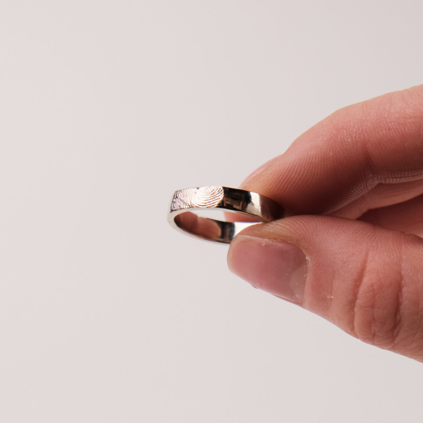 Кольцо с отпечатком пальца