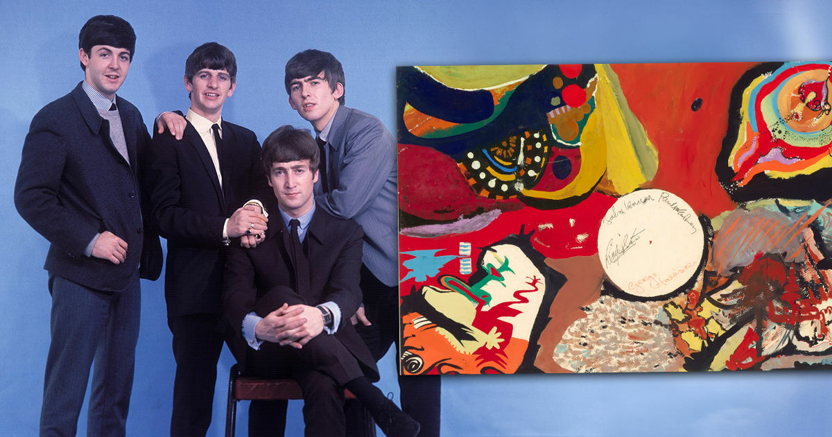 Участники группы The Beatles с картиной 